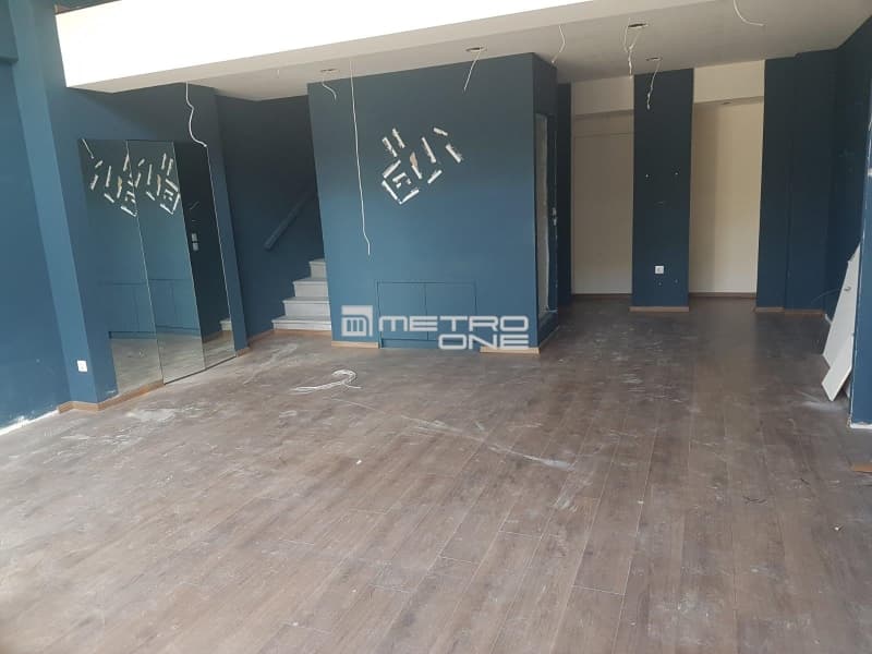 Retail Store in Eirini, Nea Ionia — Photo 10 of 11