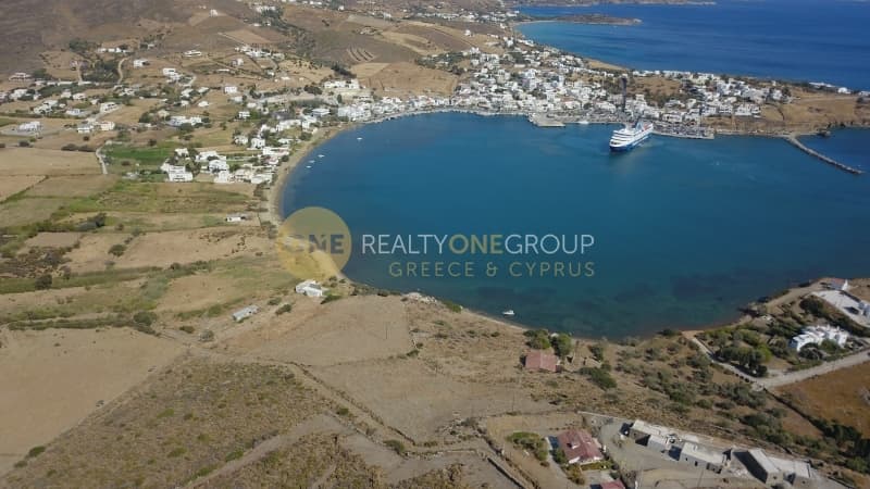 Parcel in Gavrio, Andros — Photo 1 of 30