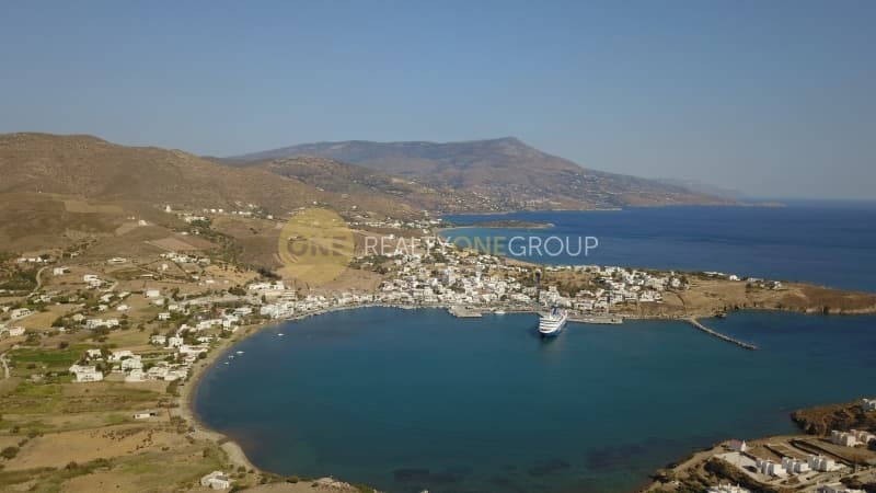 Parcel in Gavrio, Andros — Photo 3 of 30