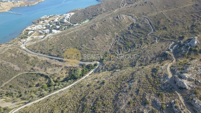 Parcel in Gavrio, Andros — Photo 4 of 30