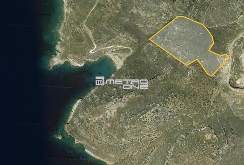 Parcel in Pitrofos, Andros — Photo 1 of 4