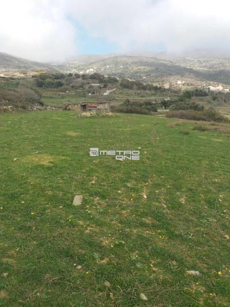 Parcel in Pitrofos, Andros — Photo 1 of 13