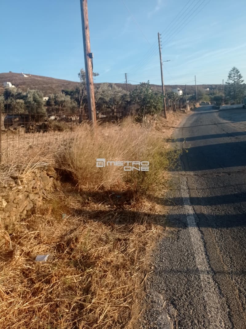 Parcel in Gavrio, Andros — Photo 1 of 3