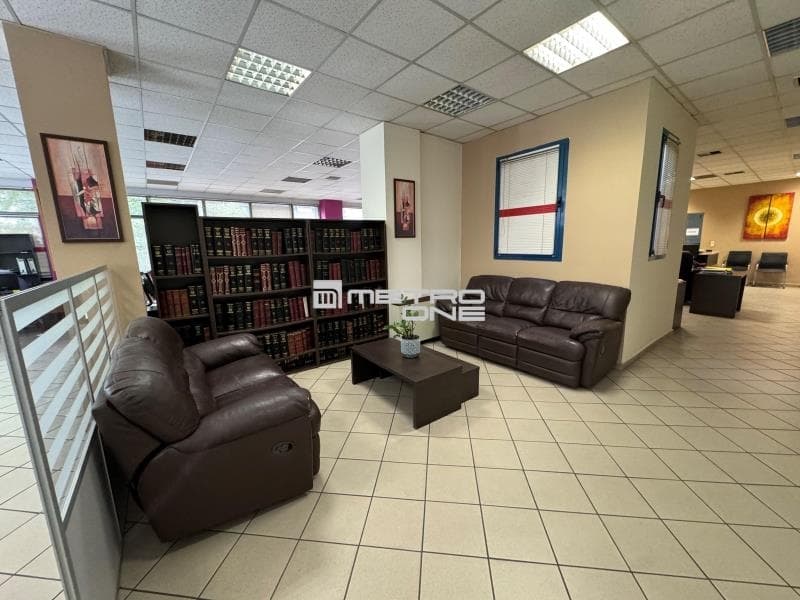 Office in Platia Kanigos, Exarchia - Neapoli — Photo 9 of 18