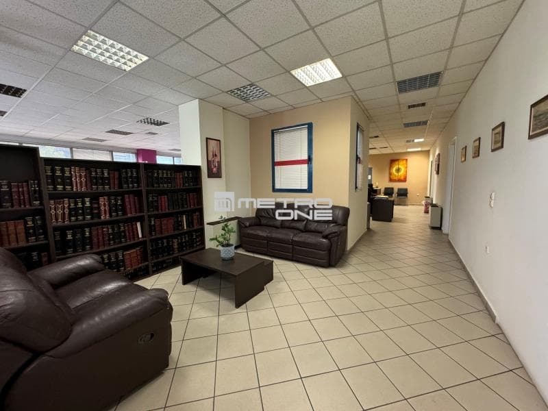 Office in Platia Kanigos, Exarchia - Neapoli — Photo 11 of 18