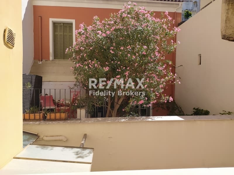 Apartment in Strefi, Exarchia - Neapoli — Photo 1 of 10