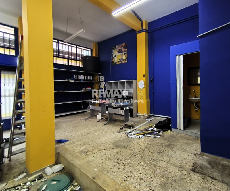 Retail Store in Thiseio, Historic Center — Photo 1 of 5