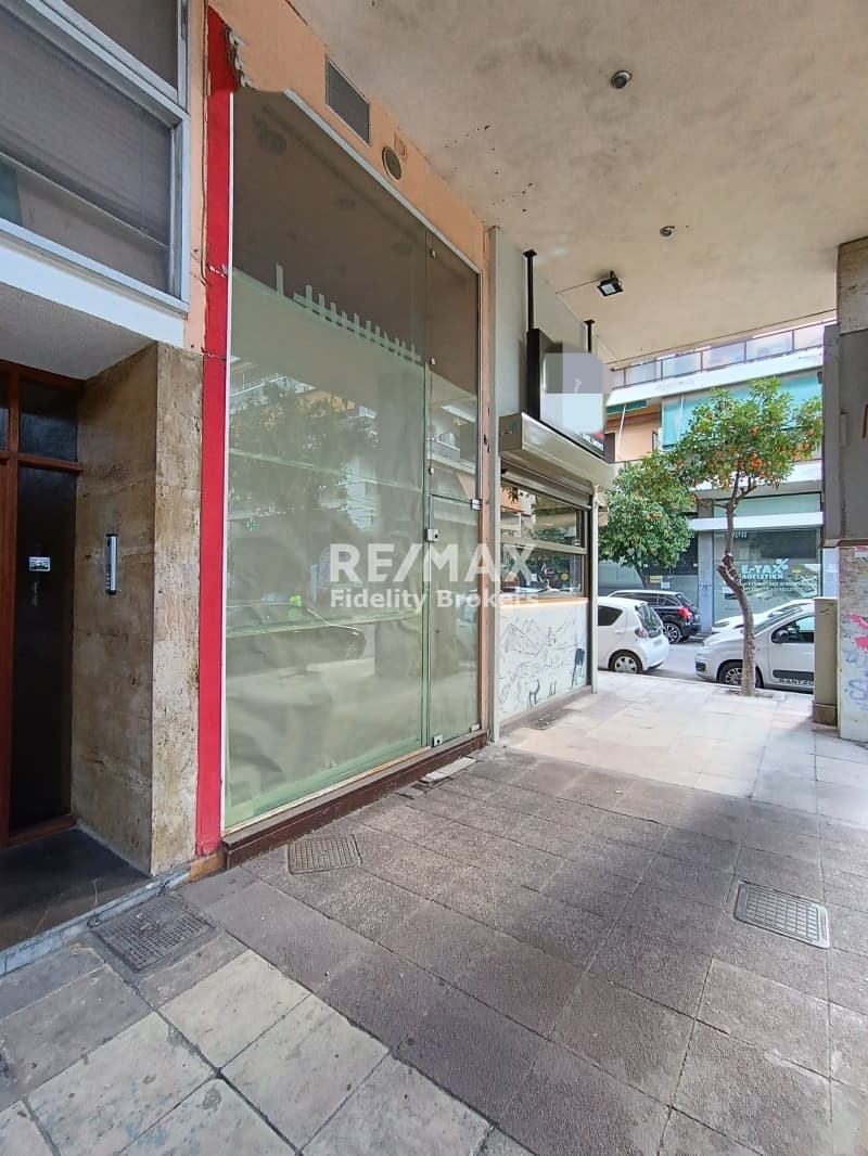 Retail Store in Plateia Davaki, Kalithea — Photo 1 of 8