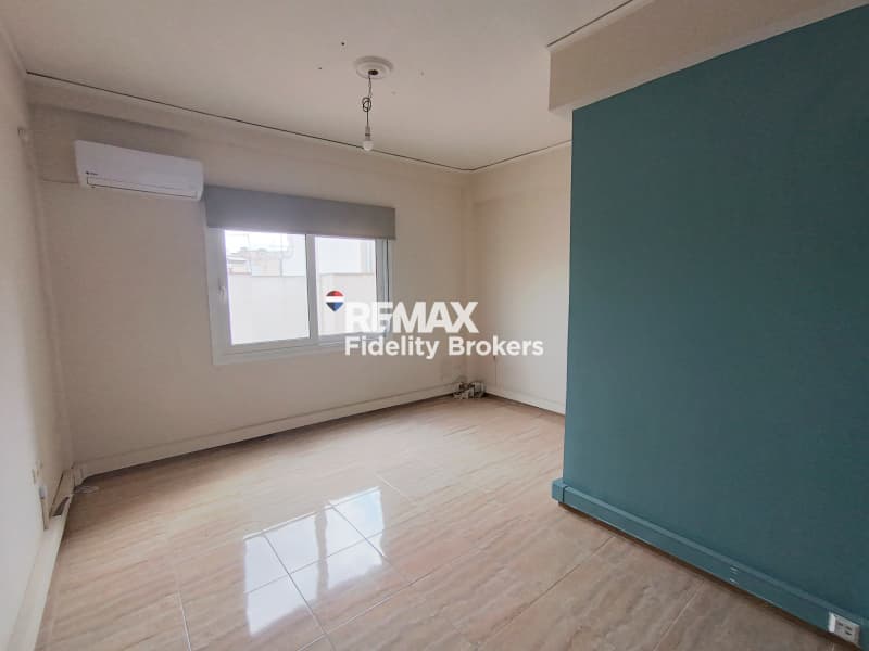 Office in Platia Kanigos, Exarchia - Neapoli — Photo 2 of 9