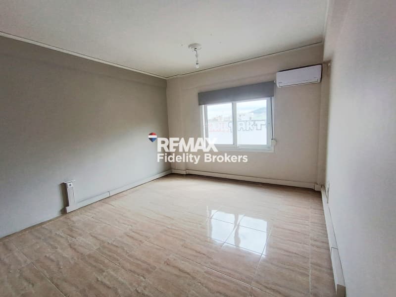 Office in Platia Kanigos, Exarchia - Neapoli — Photo 1 of 9