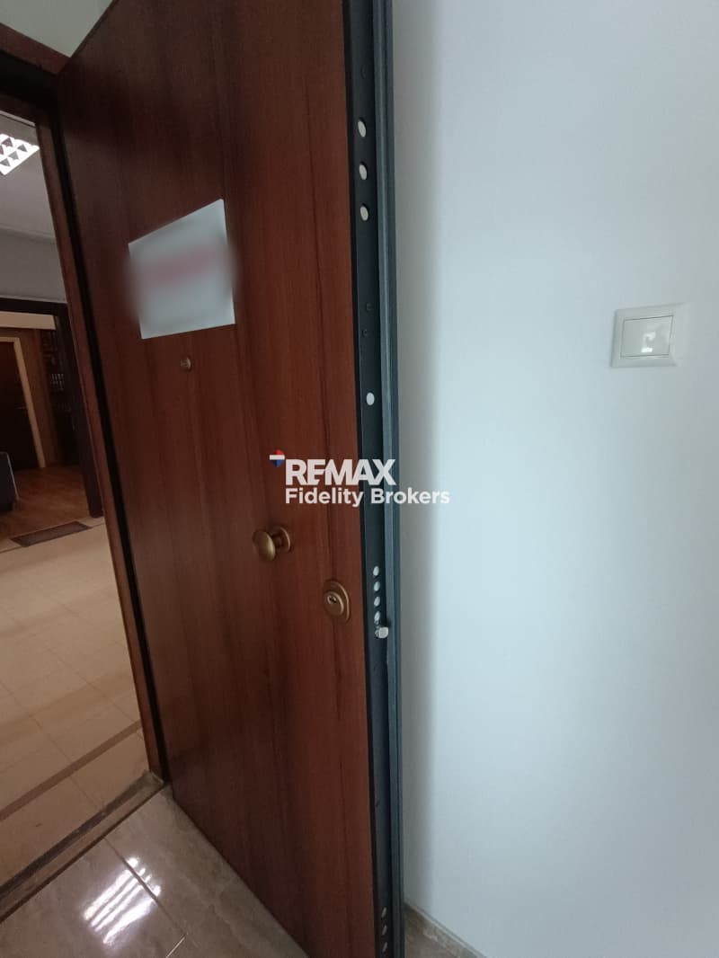Office in Platia Kanigos, Exarchia - Neapoli — Photo 5 of 9