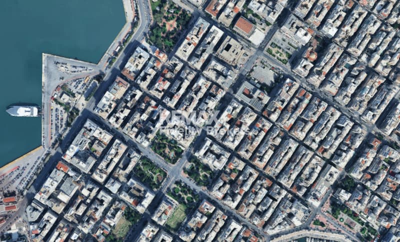 Retail Store in Diilistiria, Piraeus — Photo 1 of 2