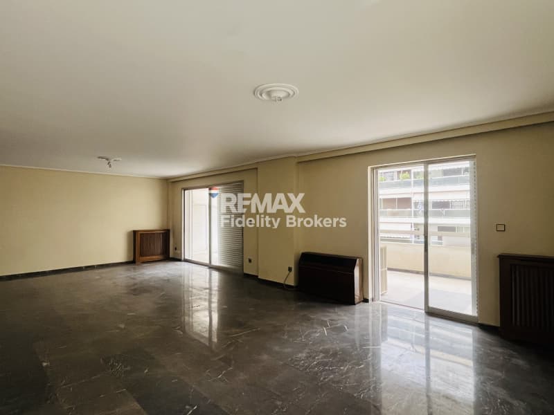 Apartment in Trocadero, Palaio Faliro — Photo 1 of 16