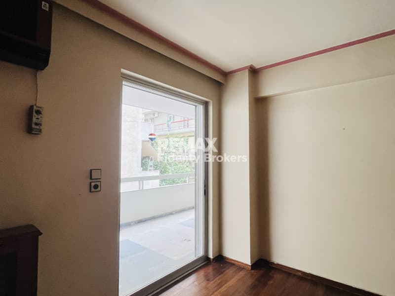 Apartment in Trocadero, Palaio Faliro — Photo 8 of 16