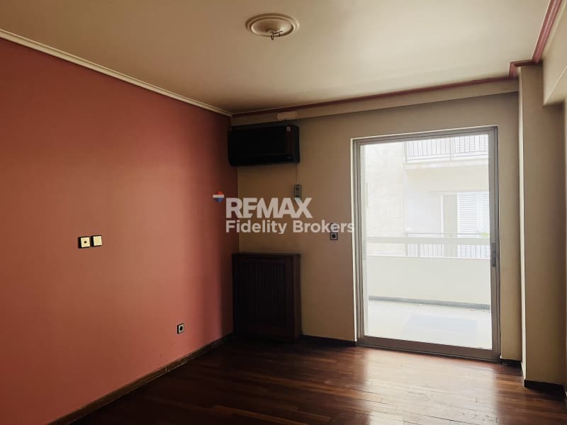 Apartment in Trocadero, Palaio Faliro — Photo 10 of 16
