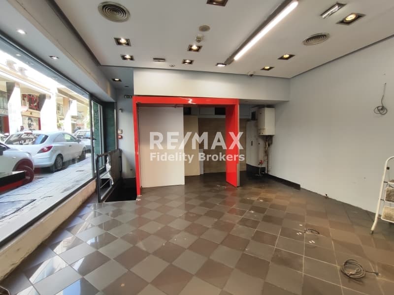 Retail Store in Panepistimioupoli, Kentro — Photo 2 of 5