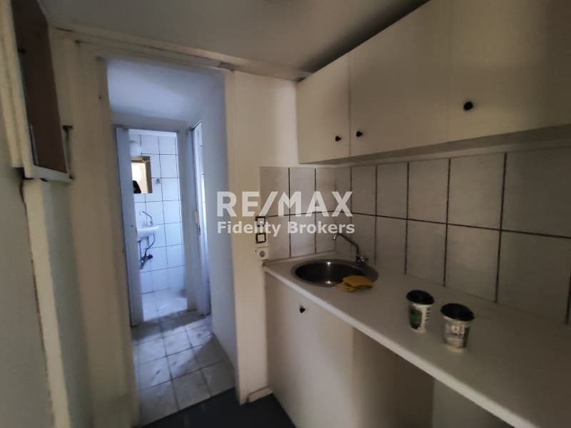 Office in Plateia Klafthmonos, Kentro — Photo 5 of 9