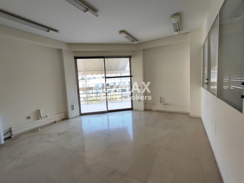Office in Plateia Klafthmonos, Kentro — Photo 3 of 9
