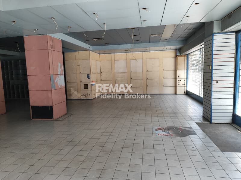 Retail Store in Politechneio, Exarchia - Neapoli — Photo 5 of 5