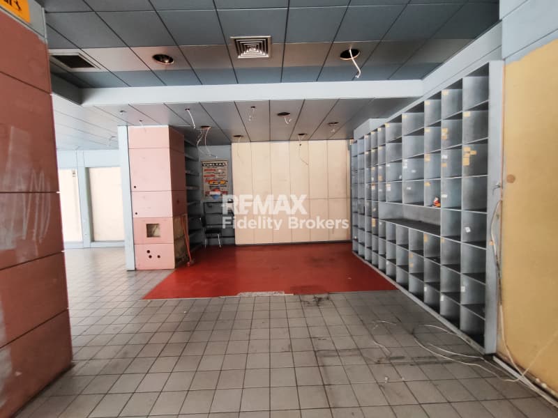 Retail Store in Politechneio, Exarchia - Neapoli — Photo 4 of 5