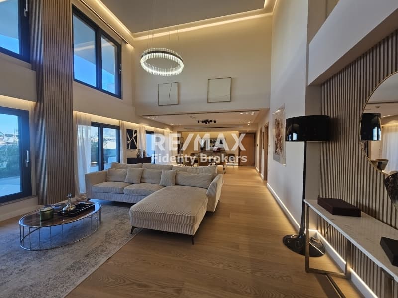 House in Golf, Glyfada — Photo 1 of 27