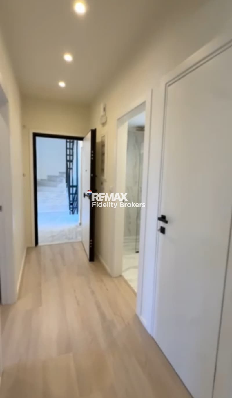 Apartment in Pirnari, Glyfada — Photo 1 of 8
