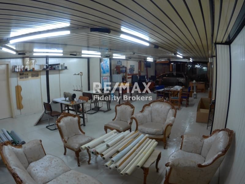 Retail Store in Center, Dafni — Photo 3 of 9