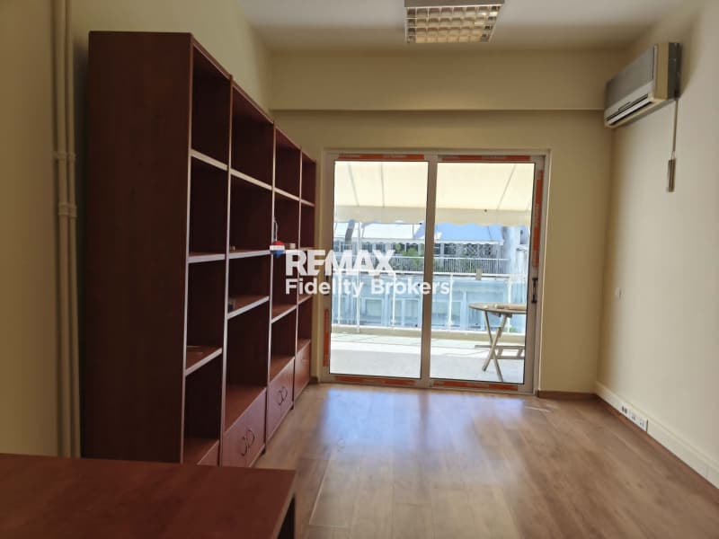 Office in Platia Kanigos, Exarchia - Neapoli — Photo 2 of 6