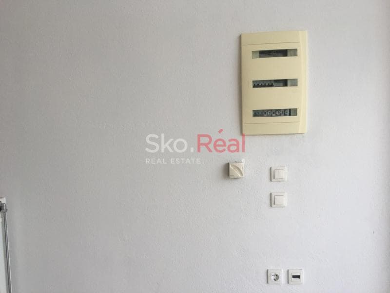Retail Store in Triadio, Thermi — Photo 8 of 9