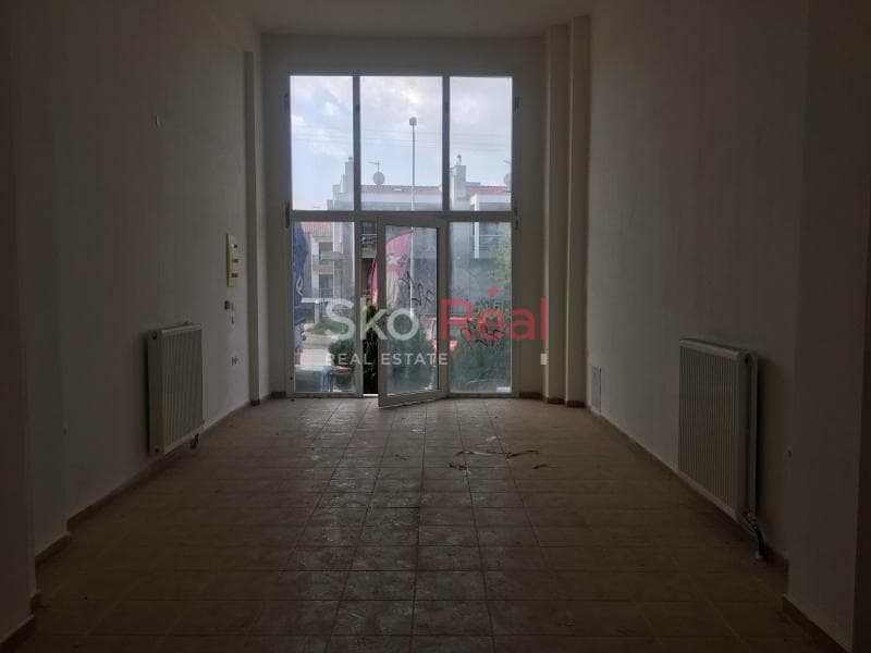 Retail Store in Triadio, Thermi — Photo 1 of 9
