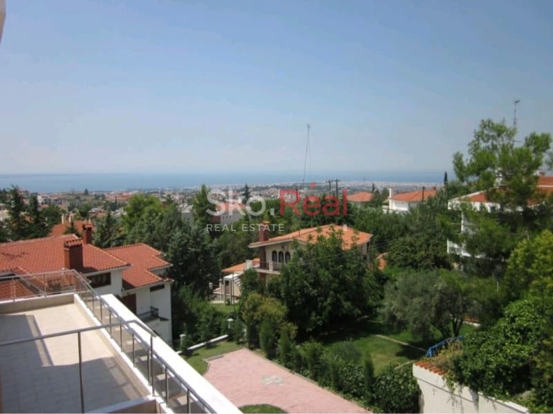 House in Panorama, Panorama — Photo 9 of 25