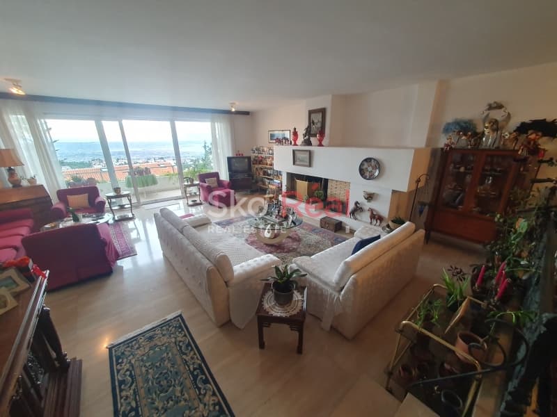 House in Panorama, Panorama — Photo 2 of 26