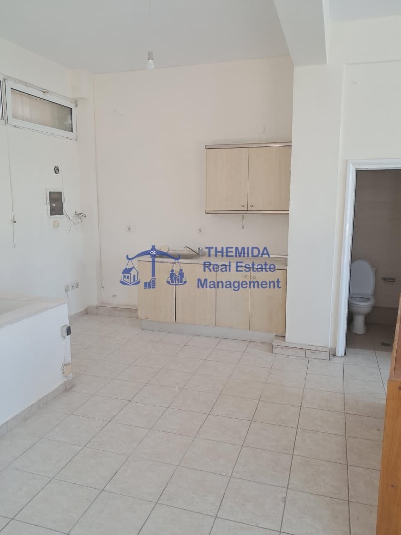 Retail Store in Plagiari, Mikra — Photo 3 of 13