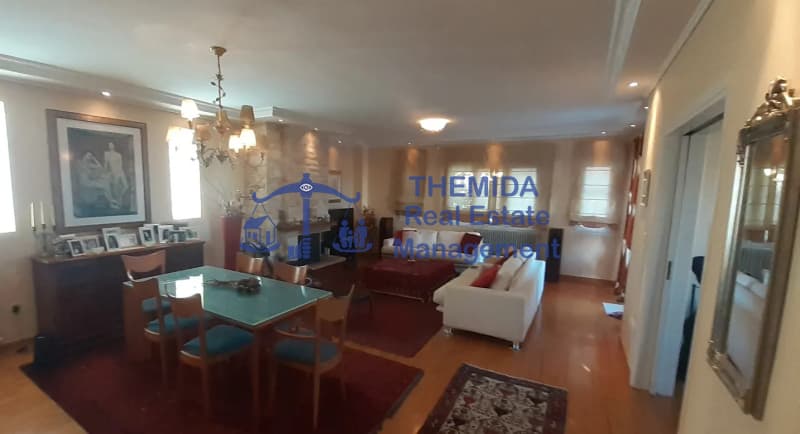 House in Panorama, Panorama — Photo 8 of 20