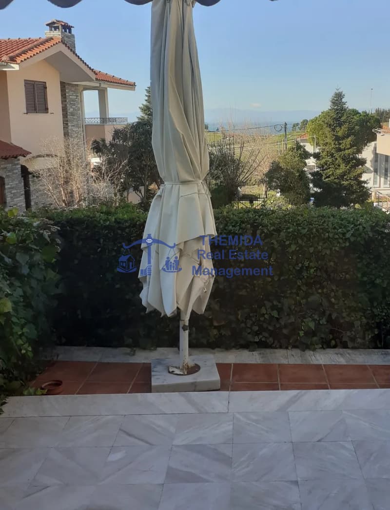 House in Panorama, Panorama — Photo 9 of 20