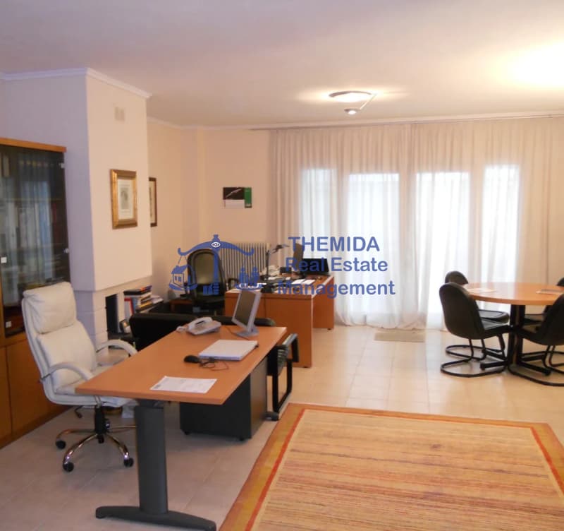 House in Panorama, Panorama — Photo 18 of 20