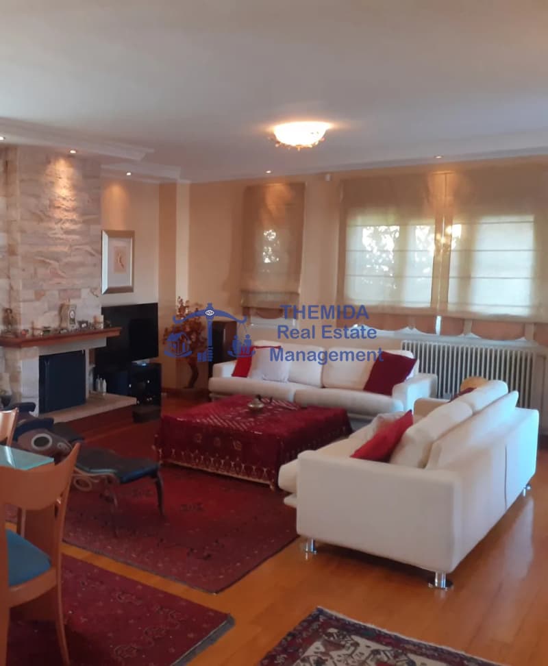 House in Panorama, Panorama — Photo 2 of 20