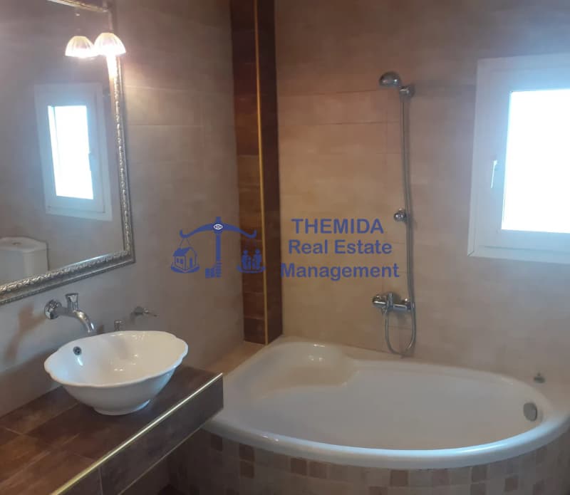 House in Panorama, Panorama — Photo 16 of 20