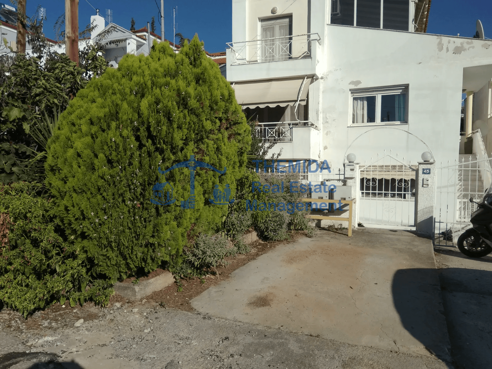 House in Panorama, Panorama — Photo 3 of 10