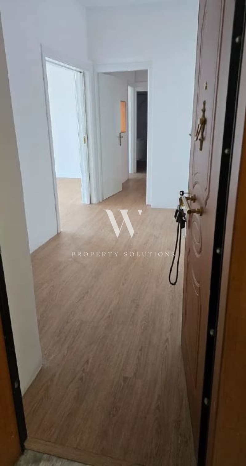 Apartment in Center, Moschato — Photo 2 of 9