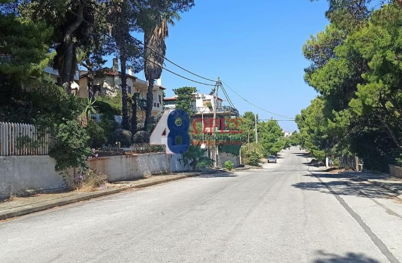 Οικόπεδο στην Σαρωνίδα, Σαρωνίδα