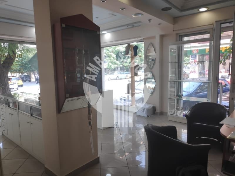 Retail Store in Mouseio, Exarchia - Neapoli — Photo 3 of 10