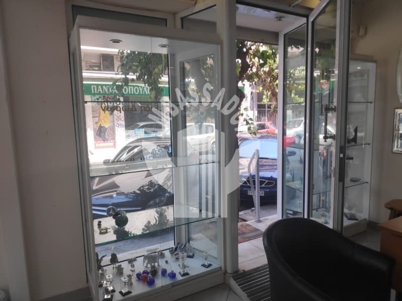 Retail Store in Mouseio, Exarchia - Neapoli — Photo 2 of 10