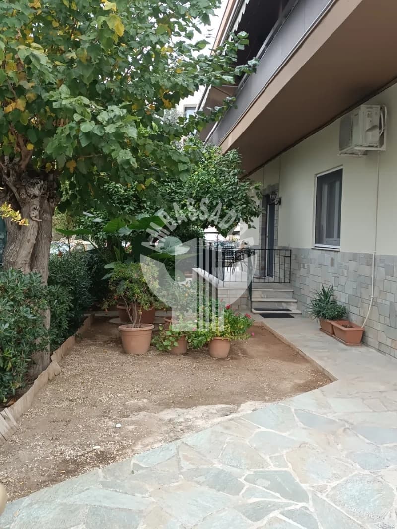 Building Plot in Center, Moschato