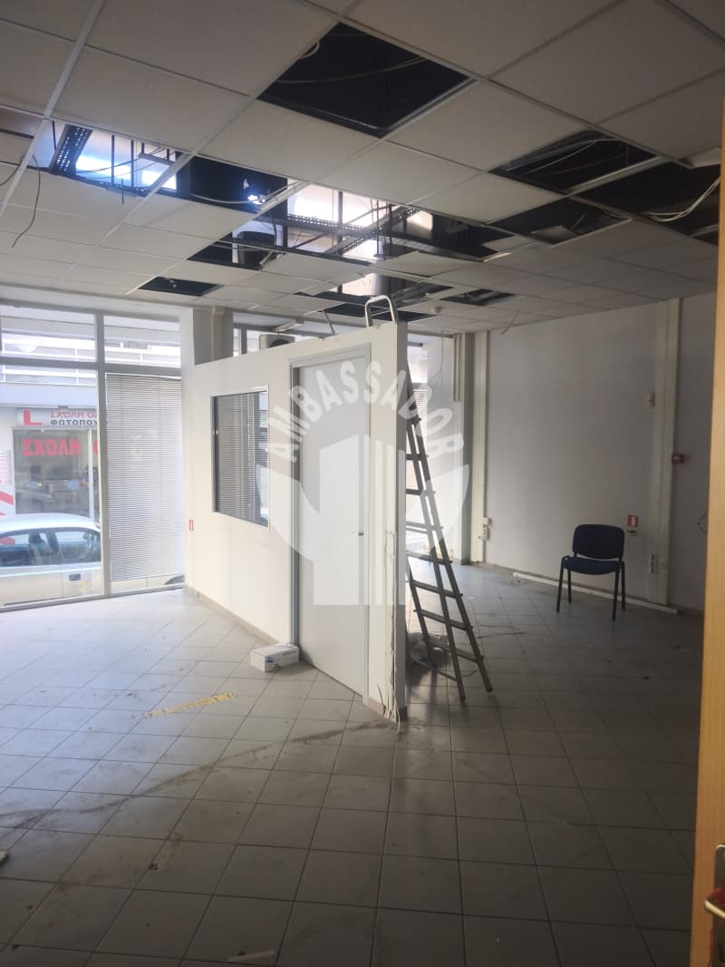 Retail Store in Center, Dafni — Photo 1 of 11
