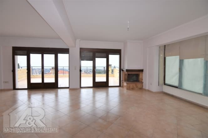 House in Panorama, Panorama — Photo 1 of 30