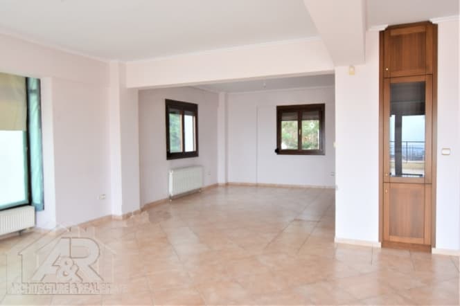 House in Panorama, Panorama — Photo 4 of 30