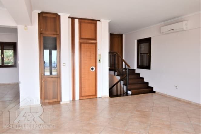 House in Panorama, Panorama — Photo 6 of 30