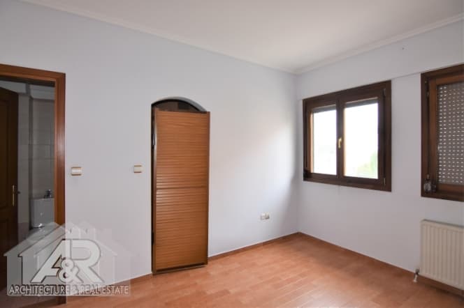 House in Panorama, Panorama — Photo 17 of 30
