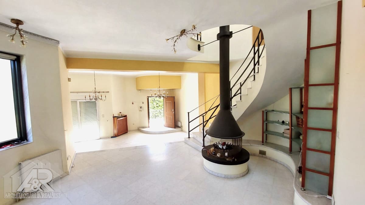 House in Center, Panorama — Photo 5 of 22